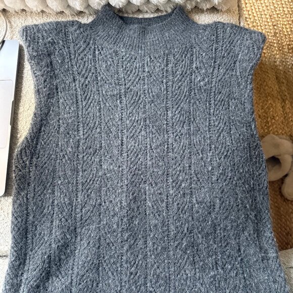 L'AGENCE Grey Mock Neck Sleeveless Sweater - Picture 4 of 6